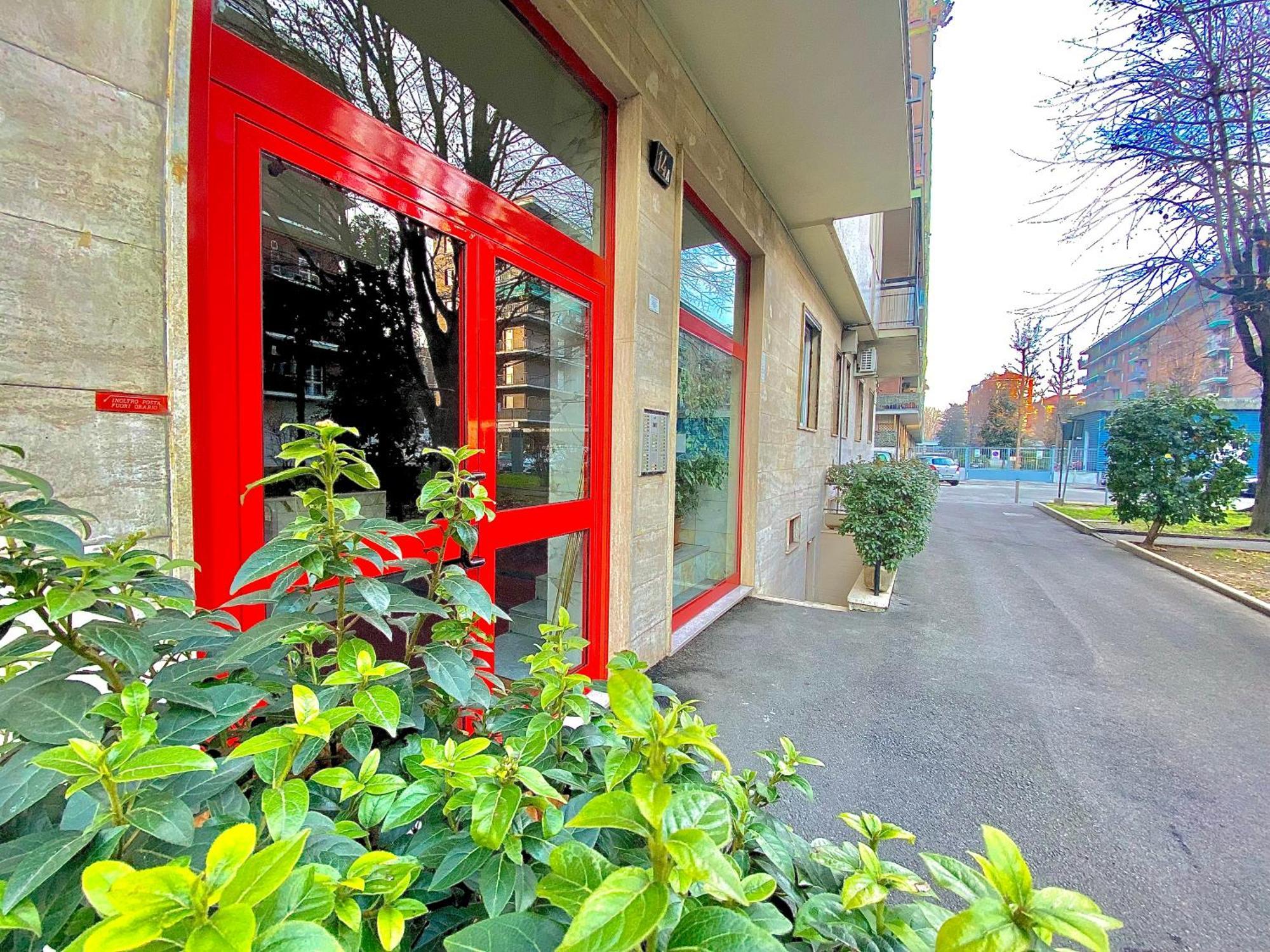 Apartament Navigli Style, Tra Metropolitana Famagosta, Comfort E Modernita Mediolan Zewnętrze zdjęcie